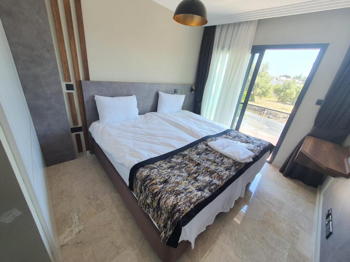 Luxury Hotel Room W Pool Near Beach In Kyrenia Kyrenia  Room photo